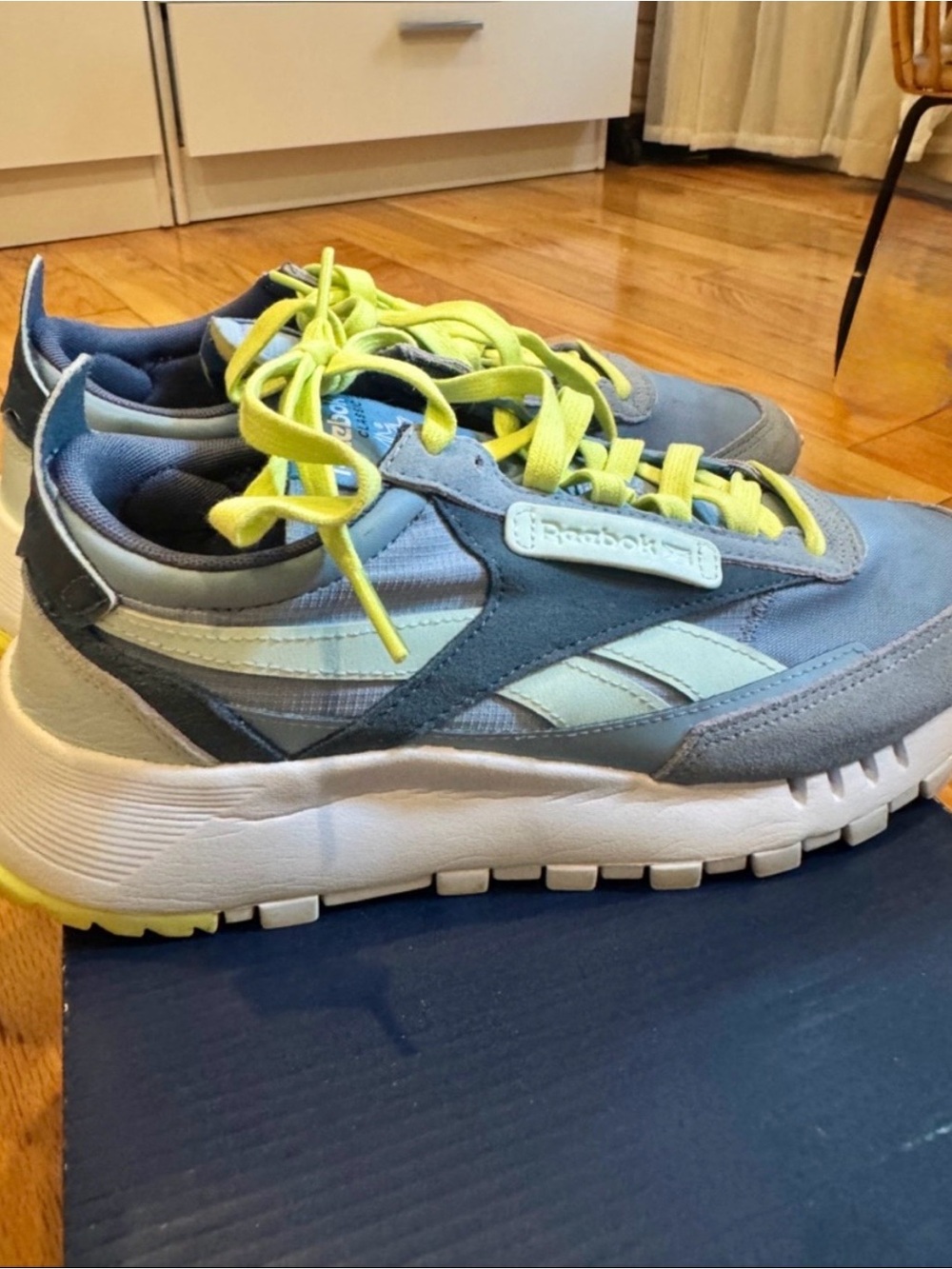 Reebok Women’s CL legacy size 9.5